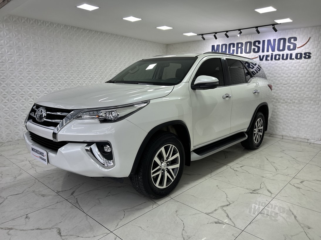 Foto 2 Toyota Hilux SW4 SRX 4x4 2.8 TDI Dies. Aut. 2019