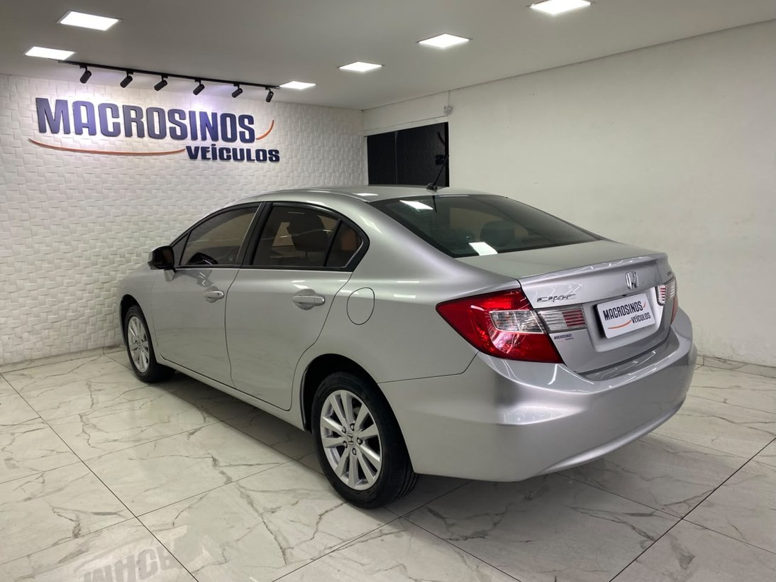 Foto 3 Honda Civic Sedan LXS 1.8 Flex Aut. 4p 2013