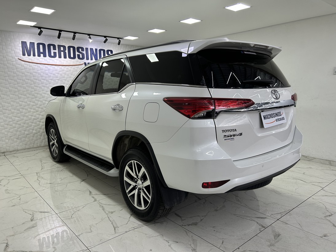 Foto 3 Toyota Hilux SW4 SRX 4x4 2.8 TDI Dies. Aut. 2019