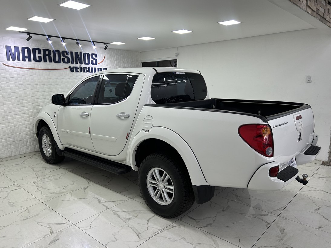 Foto 3 Mitsubishi L200 Triton HPE 3.2 CD TB Int.Diesel Aut 2016