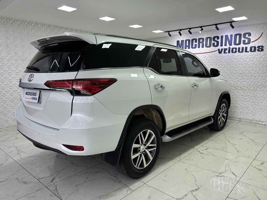 Foto 4 Toyota Hilux SW4 SRX 4x4 2.8 TDI Dies. Aut. 2019