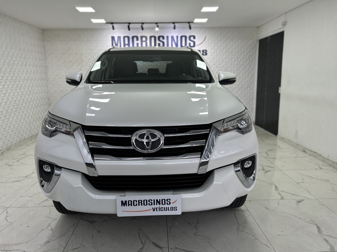 Foto 5 Toyota Hilux SW4 SRX 4x4 2.8 TDI Dies. Aut. 2019