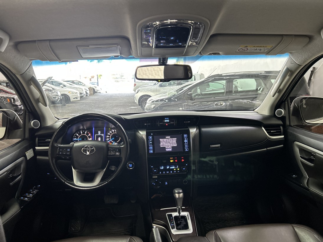 Foto 6 Toyota Hilux SW4 SRX 4x4 2.8 TDI Dies. Aut. 2019
