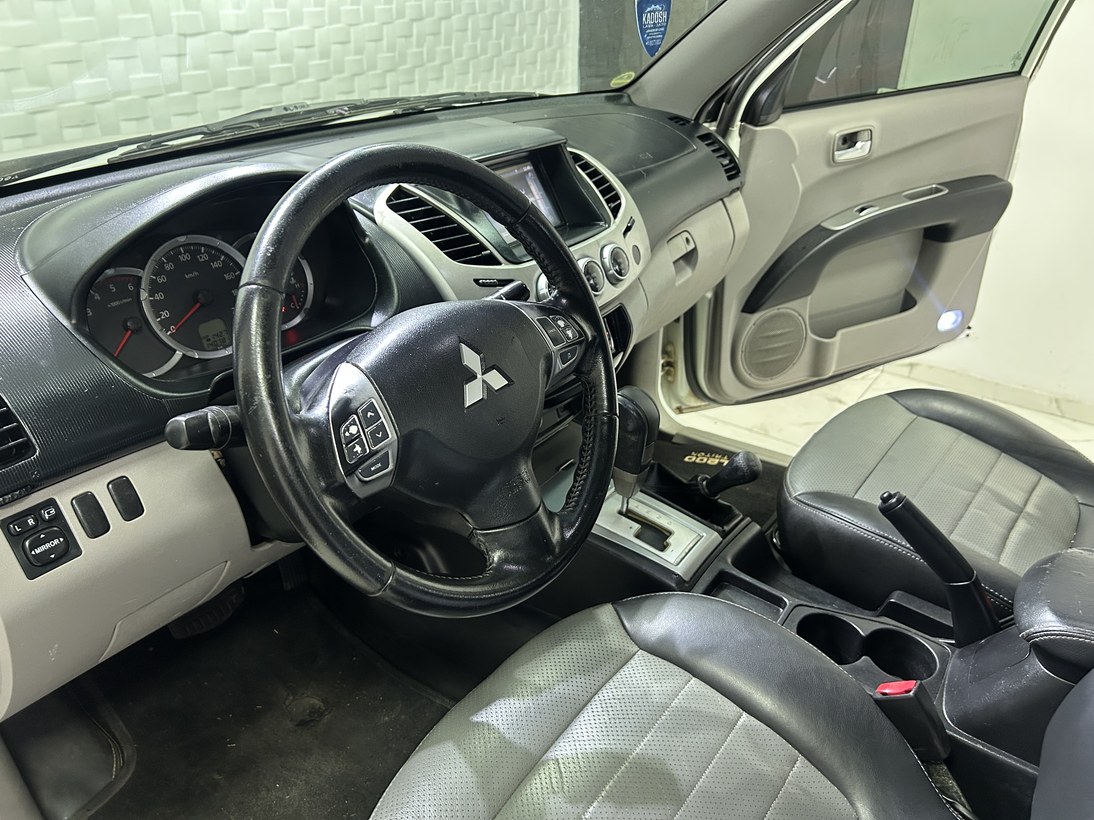 Foto 8 Mitsubishi L200 Triton HPE 3.2 CD TB Int.Diesel Aut 2016