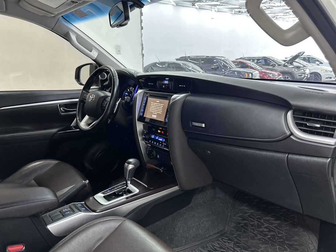 Foto 10 Toyota Hilux SW4 SRX 4x4 2.8 TDI Dies. Aut. 2019