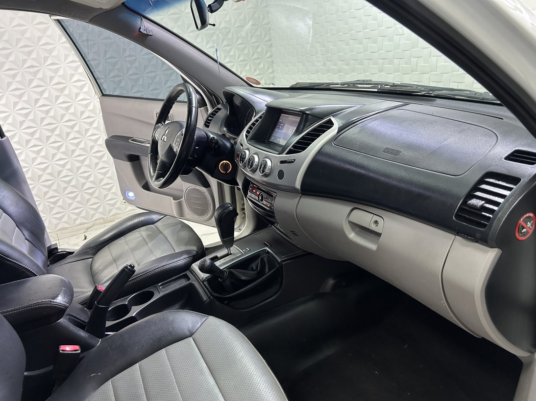 Foto 13 Mitsubishi L200 Triton HPE 3.2 CD TB Int.Diesel Aut 2016