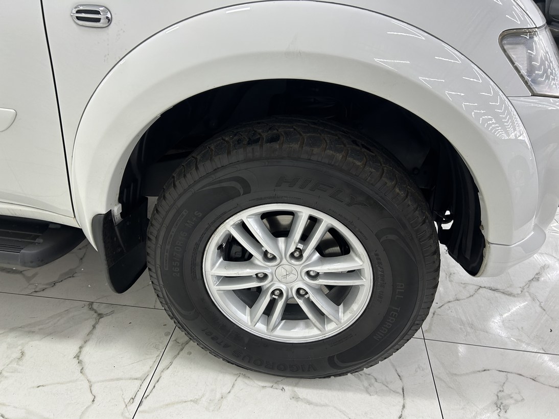 Foto 15 Mitsubishi L200 Triton HPE 3.2 CD TB Int.Diesel Aut 2016